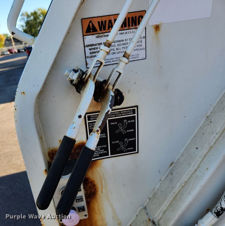 image for item MK9404 2010 International DuraStar 4300  refuse truck