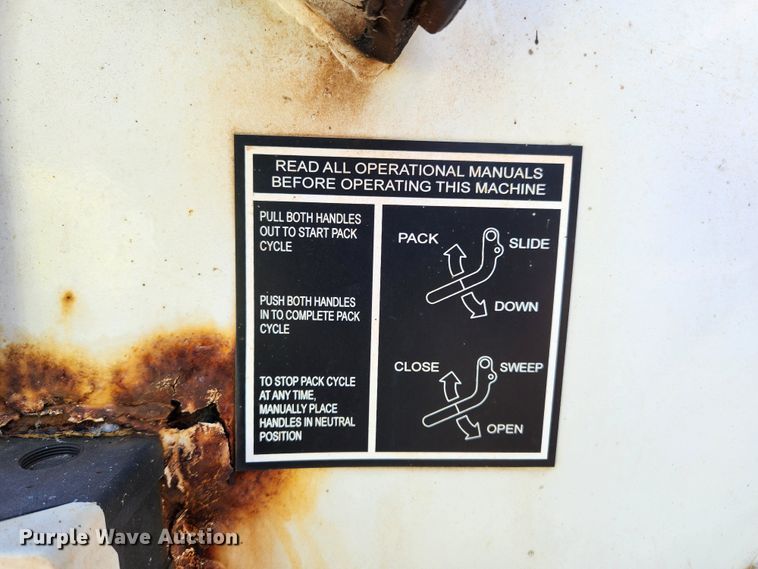 image for item MK9404 2010 International DuraStar 4300  refuse truck