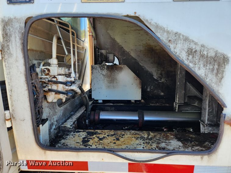 image for item MK9404 2010 International DuraStar 4300  refuse truck