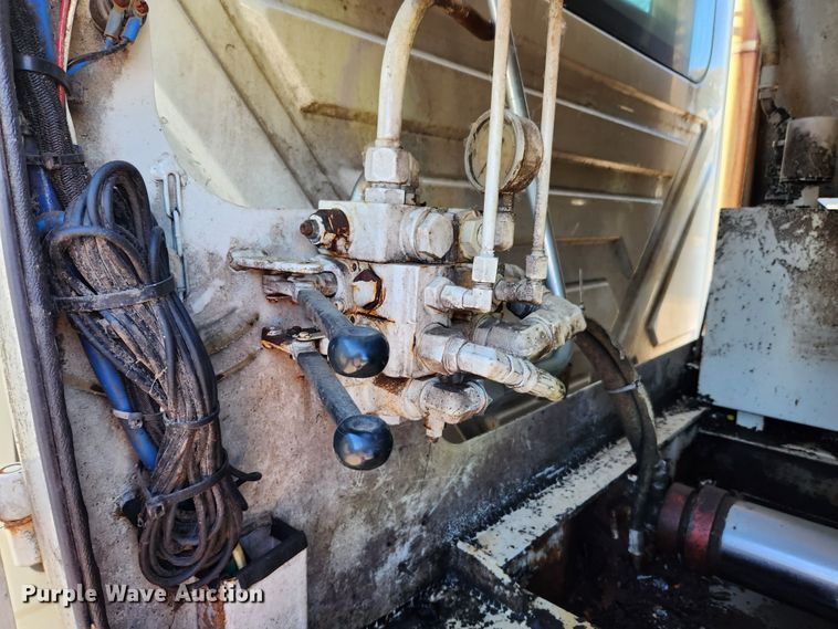 image for item MK9404 2010 International DuraStar 4300  refuse truck