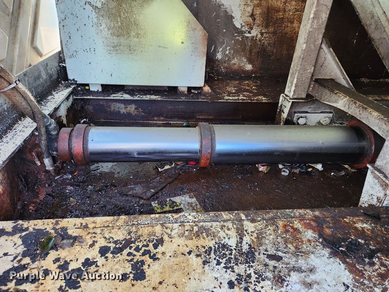 image for item MK9404 2010 International DuraStar 4300  refuse truck