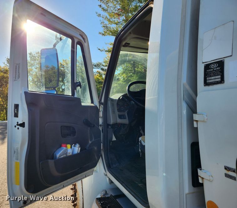 image for item MK9404 2010 International DuraStar 4300  refuse truck