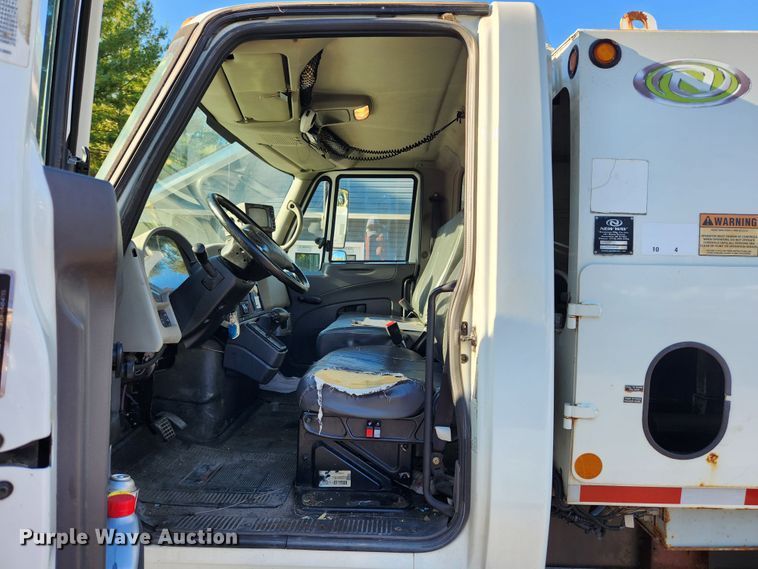 image for item MK9404 2010 International DuraStar 4300  refuse truck