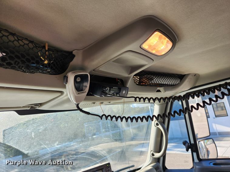 image for item MK9404 2010 International DuraStar 4300  refuse truck