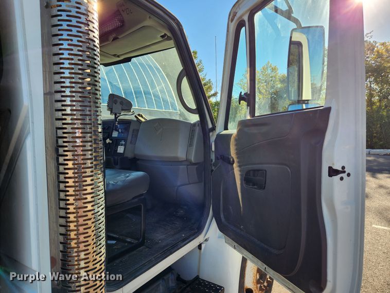 image for item MK9404 2010 International DuraStar 4300  refuse truck