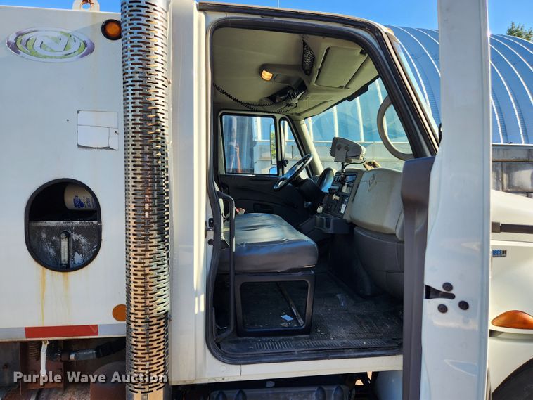 image for item MK9404 2010 International DuraStar 4300  refuse truck