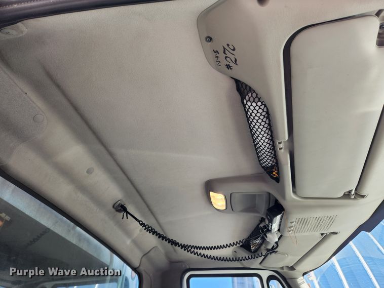 image for item MK9404 2010 International DuraStar 4300  refuse truck