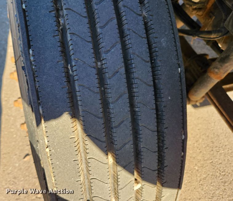 image for item MK9404 2010 International DuraStar 4300  refuse truck