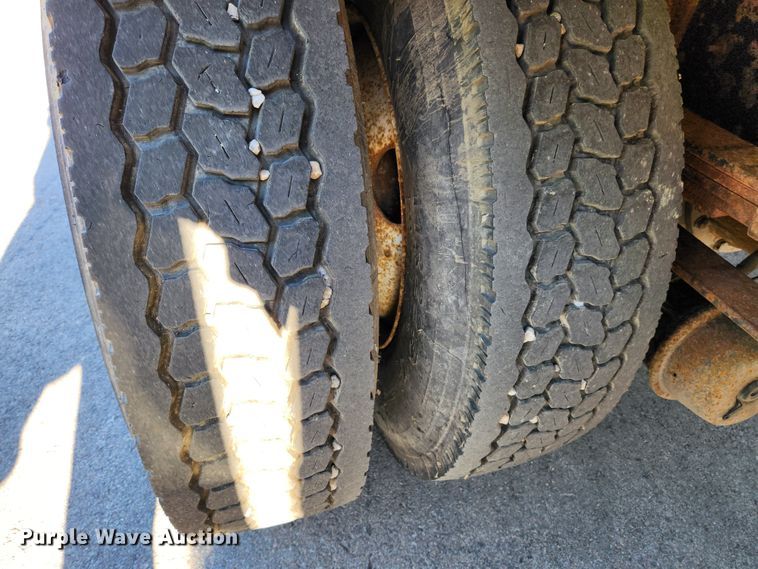 image for item MK9404 2010 International DuraStar 4300  refuse truck