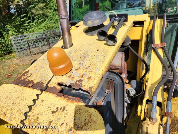 image for item MK9410 2000 New Holland 655E  backhoe