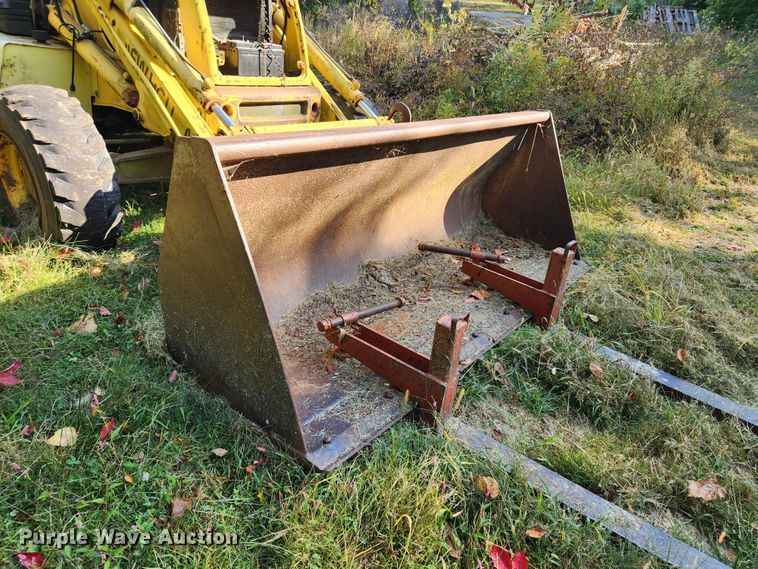 image for item MK9410 2000 New Holland 655E  backhoe