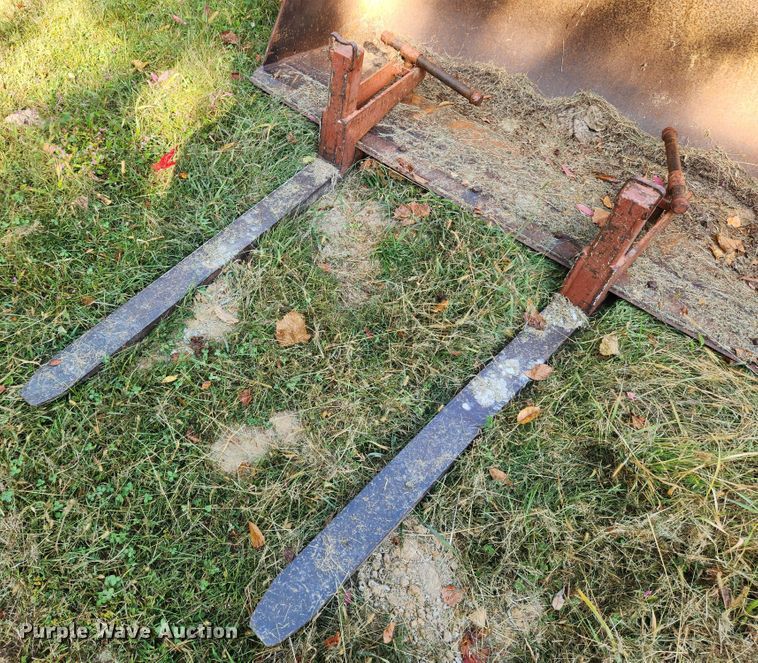 image for item MK9410 2000 New Holland 655E  backhoe