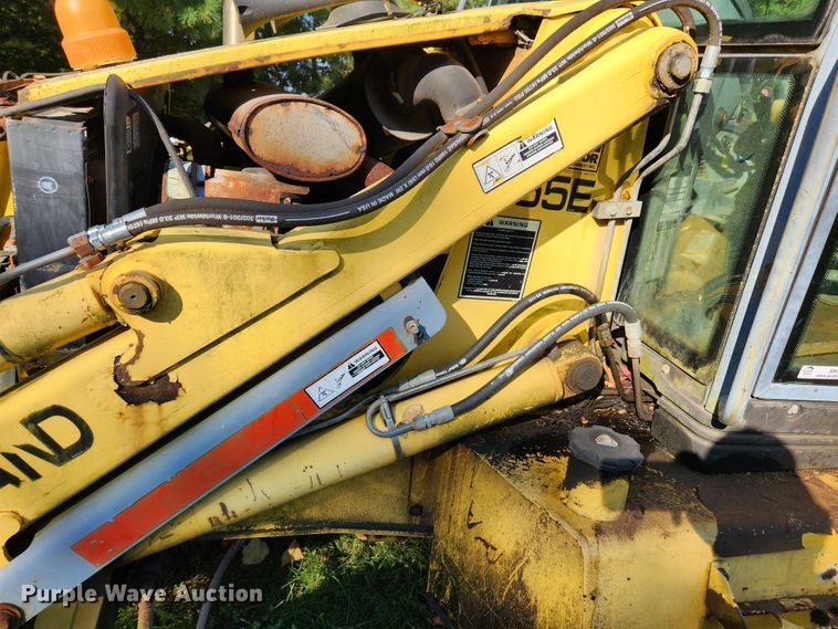 image for item MK9410 2000 New Holland 655E  backhoe