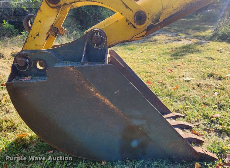 image for item MK9410 2000 New Holland 655E  backhoe