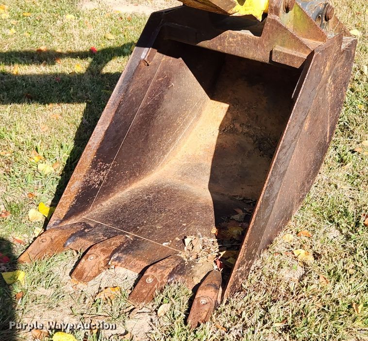 image for item MK9410 2000 New Holland 655E  backhoe