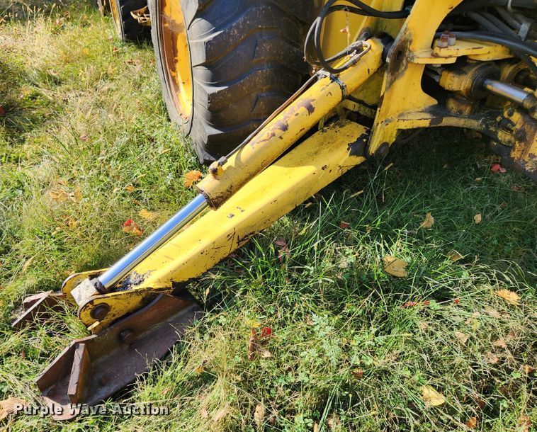 image for item MK9410 2000 New Holland 655E  backhoe