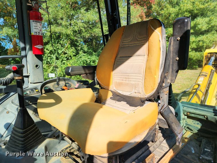 image for item MK9410 2000 New Holland 655E  backhoe