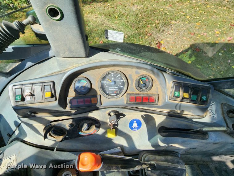 image for item MK9410 2000 New Holland 655E  backhoe