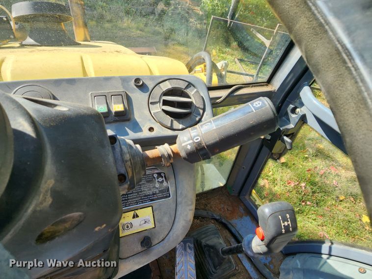 image for item MK9410 2000 New Holland 655E  backhoe