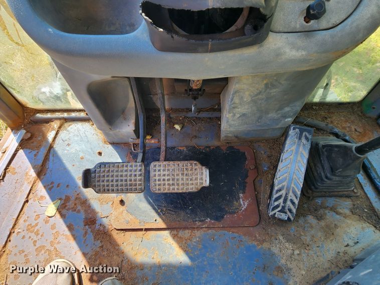 image for item MK9410 2000 New Holland 655E  backhoe