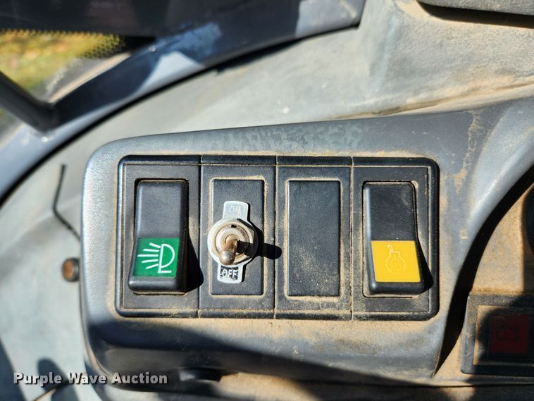 image for item MK9410 2000 New Holland 655E  backhoe