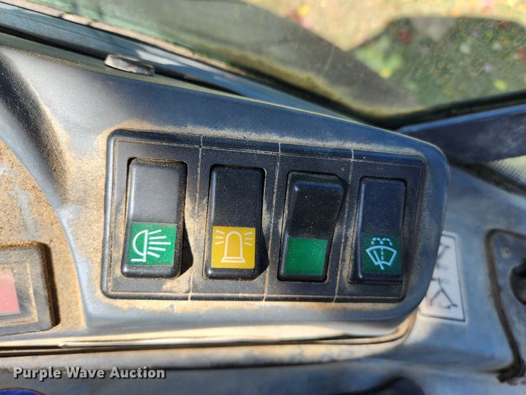 image for item MK9410 2000 New Holland 655E  backhoe