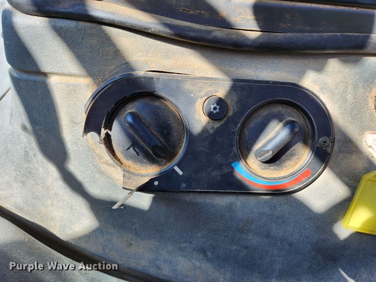 image for item MK9410 2000 New Holland 655E  backhoe