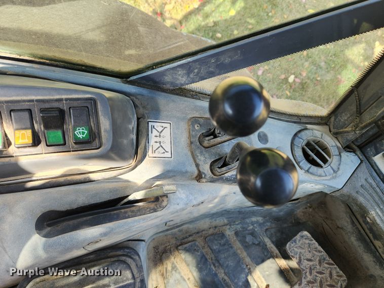 image for item MK9410 2000 New Holland 655E  backhoe