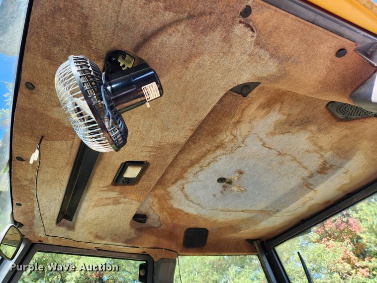 image for item MK9410 2000 New Holland 655E  backhoe