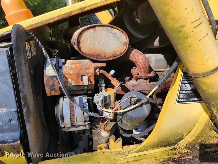 image for item MK9410 2000 New Holland 655E  backhoe