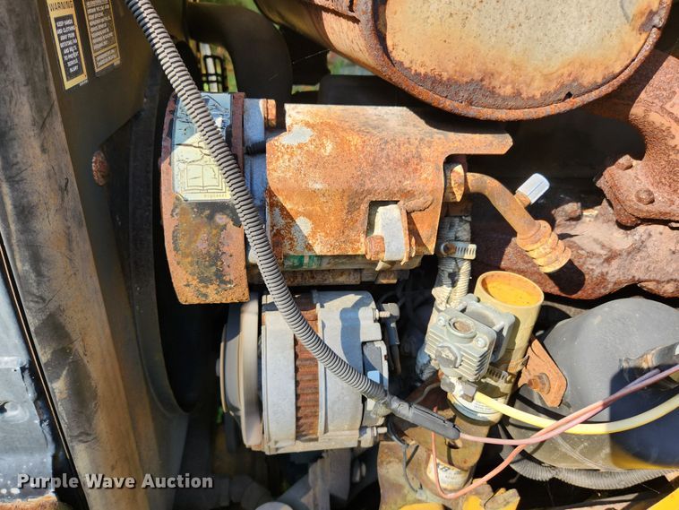 image for item MK9410 2000 New Holland 655E  backhoe