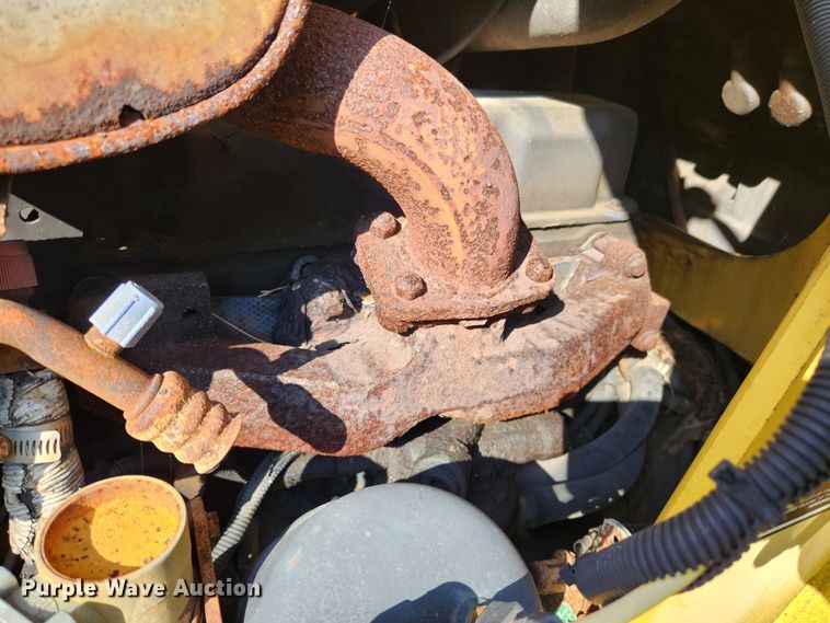 image for item MK9410 2000 New Holland 655E  backhoe