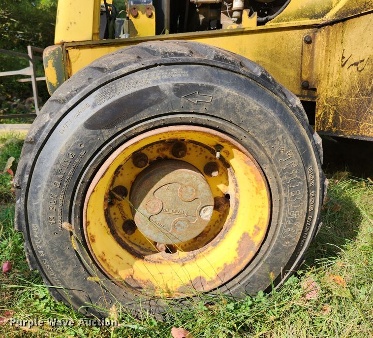 image for item MK9410 2000 New Holland 655E  backhoe