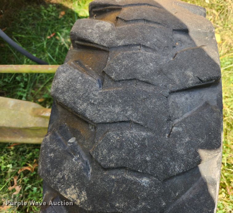 image for item MK9410 2000 New Holland 655E  backhoe