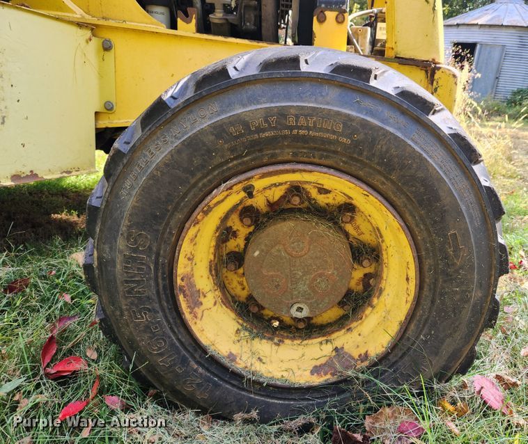 image for item MK9410 2000 New Holland 655E  backhoe