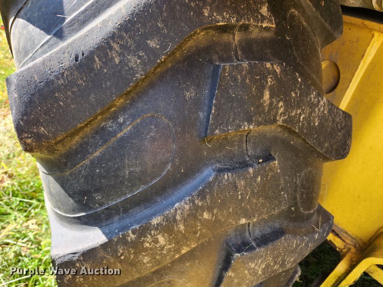 image for item MK9410 2000 New Holland 655E  backhoe