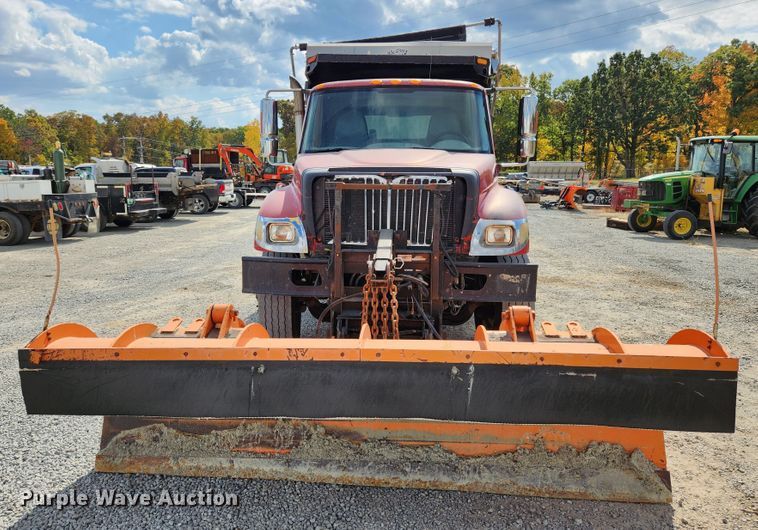 image for item MK9412 2007 International 7400  dump truck