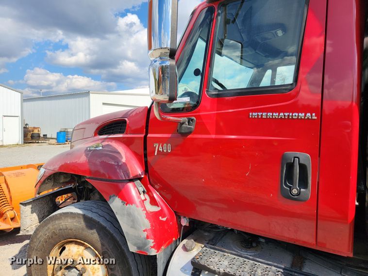 image for item MK9412 2007 International 7400  dump truck