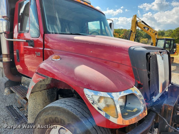 image for item MK9412 2007 International 7400  dump truck