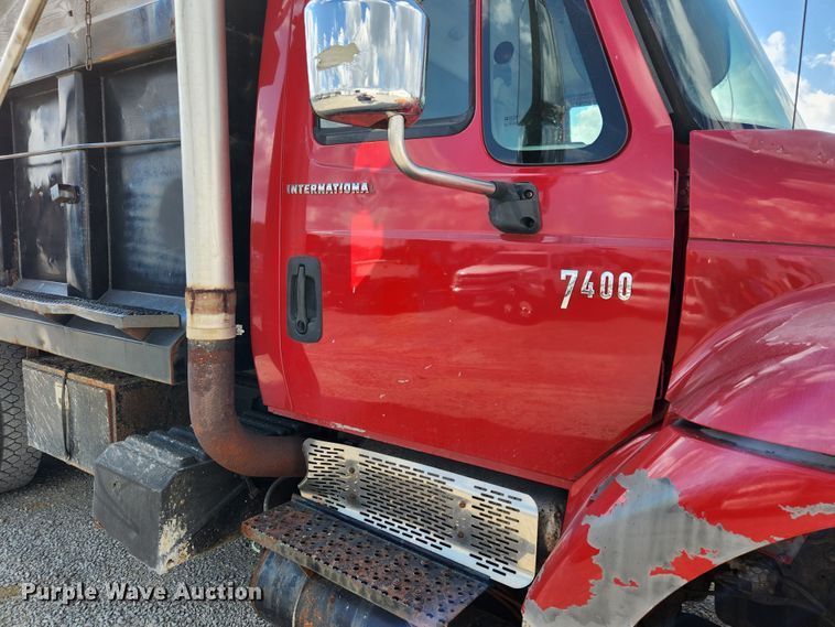 image for item MK9412 2007 International 7400  dump truck