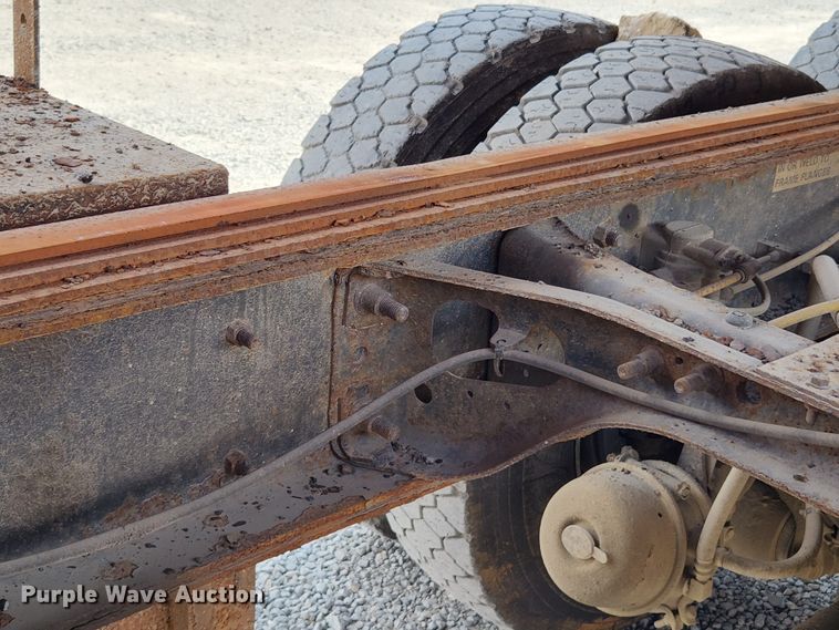 image for item MK9412 2007 International 7400  dump truck