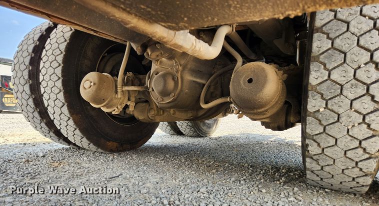 image for item MK9412 2007 International 7400  dump truck