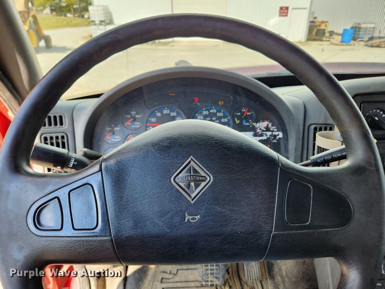 image for item MK9412 2007 International 7400  dump truck