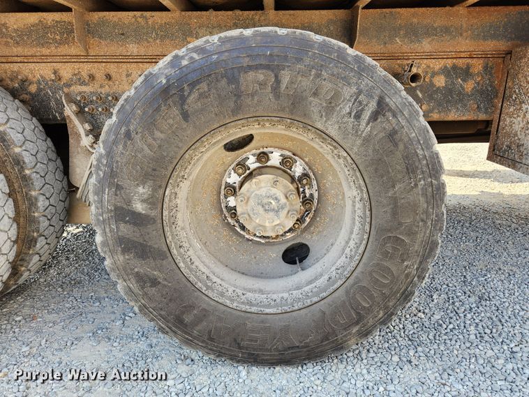 image for item MK9412 2007 International 7400  dump truck