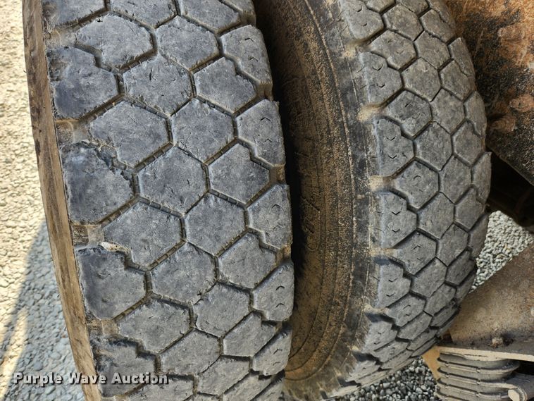 image for item MK9412 2007 International 7400  dump truck