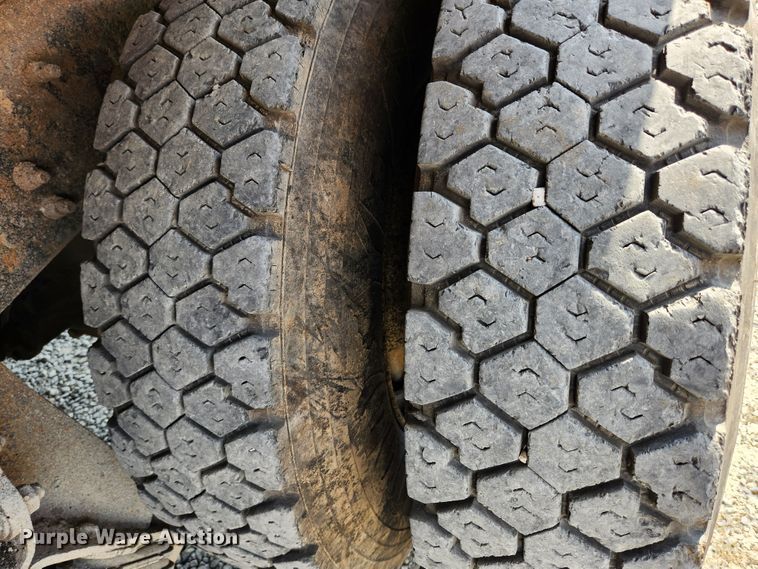 image for item MK9412 2007 International 7400  dump truck