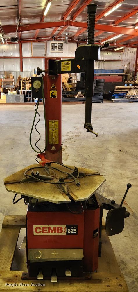 image for item MK9425 Cemb SM825  tire machine