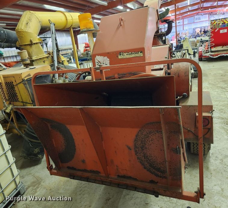 image for item MK9426 1995 Mobark 17  wood chipper