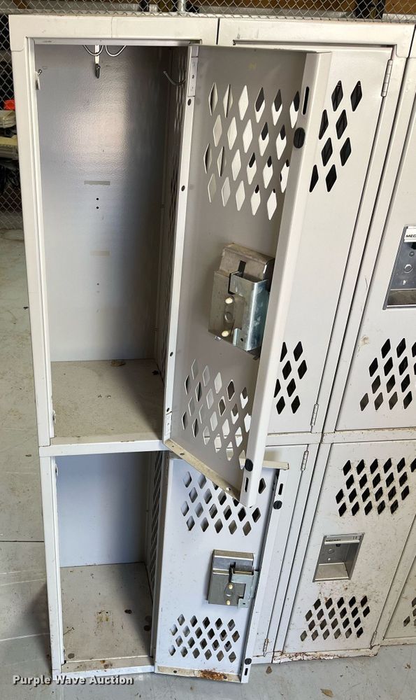 image for item MN9331 (2) lockers