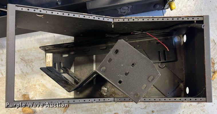 image for item MN9332 Automotive accessories